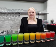 Powiększ zdjęcie zdjęcie ze szkolenia barmańskiego