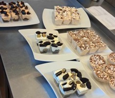 Powiększ zdjęcie Desery wykonane przez uczniów podczas warsztatów