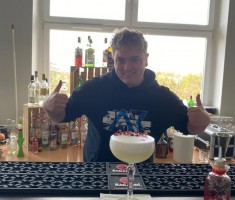 Powiększ zdjęcie zdjęcie ze szkolenia barmańskiego