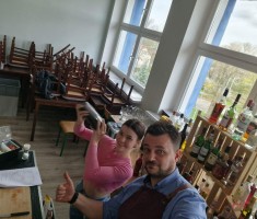 Powiększ zdjęcie zdjęcie ze szkolenia barmańskiego