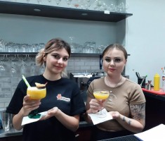 Powiększ zdjęcie zdjęcie ze szkolenia barmańskiego