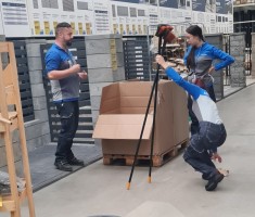 Powiększ zdjęcie Uczniowie klasy patronackiej podczas zajęć praktycznych w Castoramie