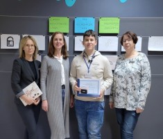 Przejdź do - Dzisiaj uhonorowano ucznia klasy drugiej technikum reklamy! 