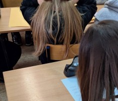 Powiększ zdjęcie Młodzież podczas realizacji projektu