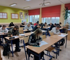 Powiększ zdjęcie Uczniowie klasy 3B podczas szkolnego etapu Olimpiady Budowlanej