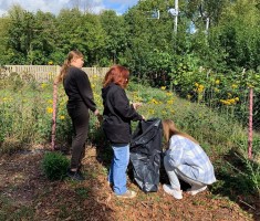 Powiększ zdjęcie Uczniowie naszej Szkoły podczas akcji Sprzątanie Świata